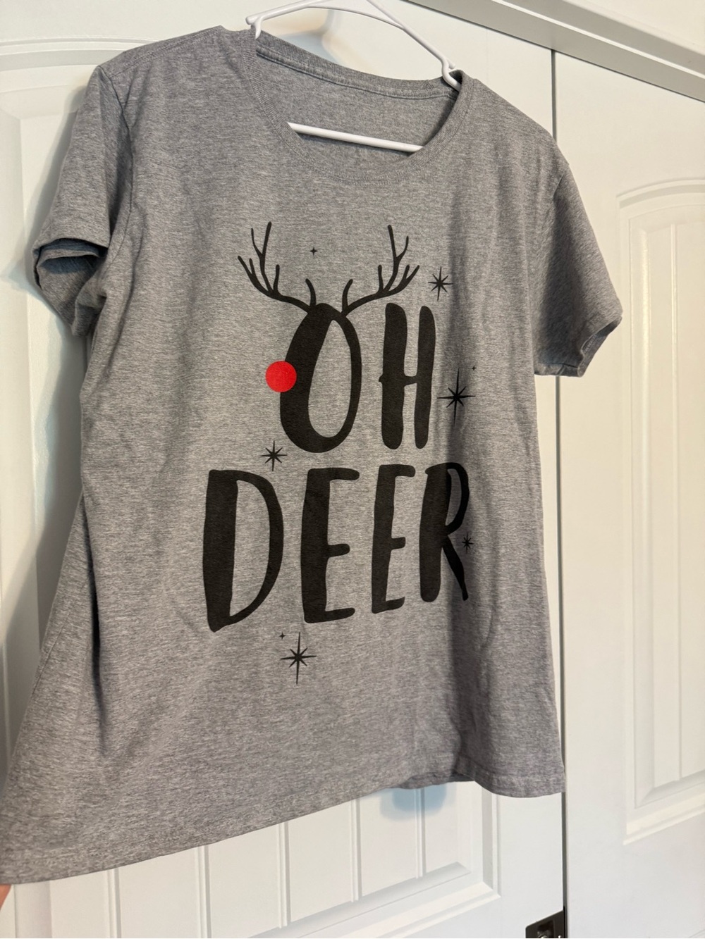 Gray 'OH DEER' Graphic Tee with Red Accent - No Tag fits like a Large
